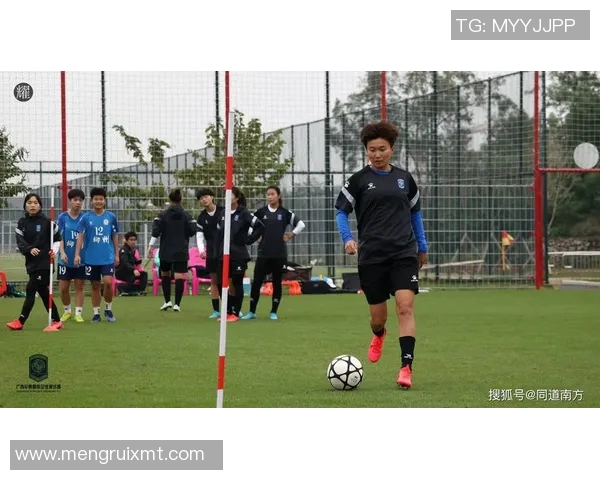 足球明星李华的个人资料与精彩瞬间全解析